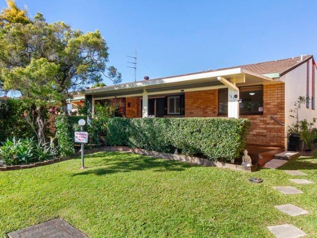SINGLE LEVEL LIVING IN A CENTRAL LIFESTYLE LOCATION