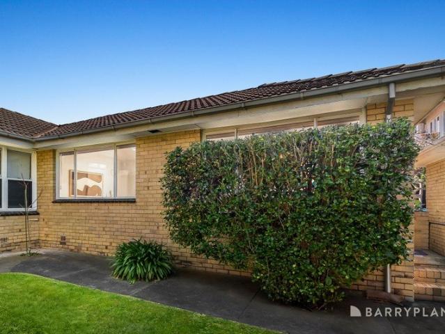 Single Level Living in a Premium Beachside Setting