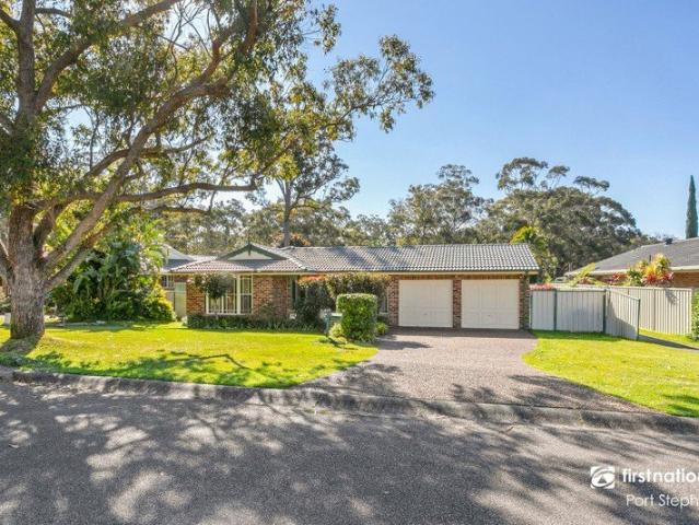 Single Level Living in a Quiet Salamander Bay Pocket