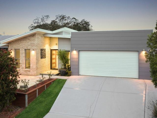 Single level living in coveted location