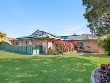 Single Level Living in Prestigious Runaway Vista