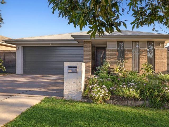 Single Level Living in the Heart of Redbank Estate