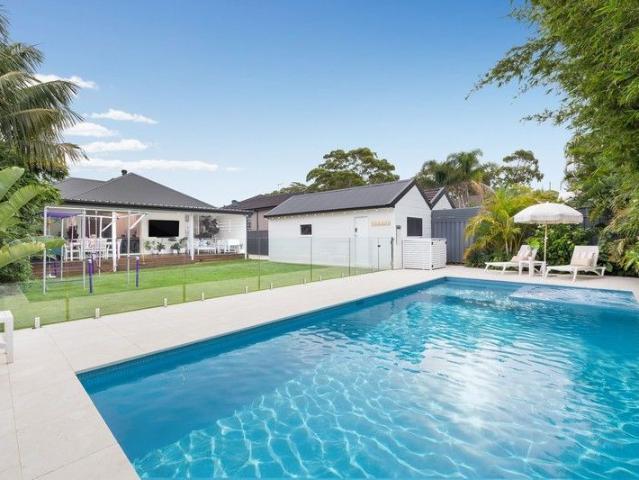 Single Level Retreat | North Aspect