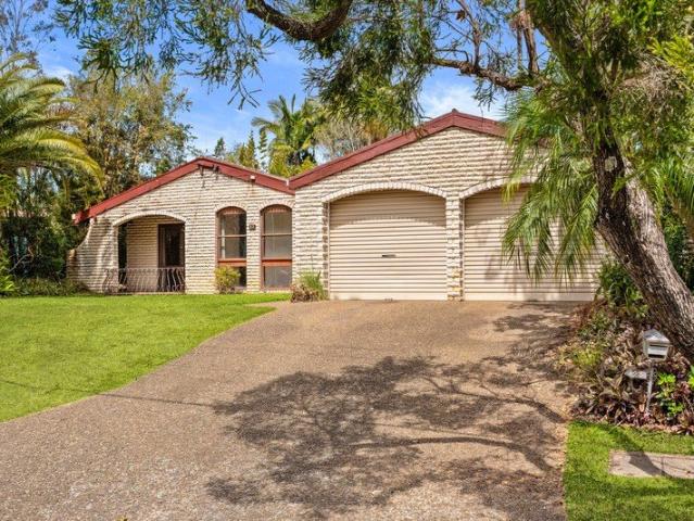 Single Level Living with Cathedral Ceilings on a 706sqm Block