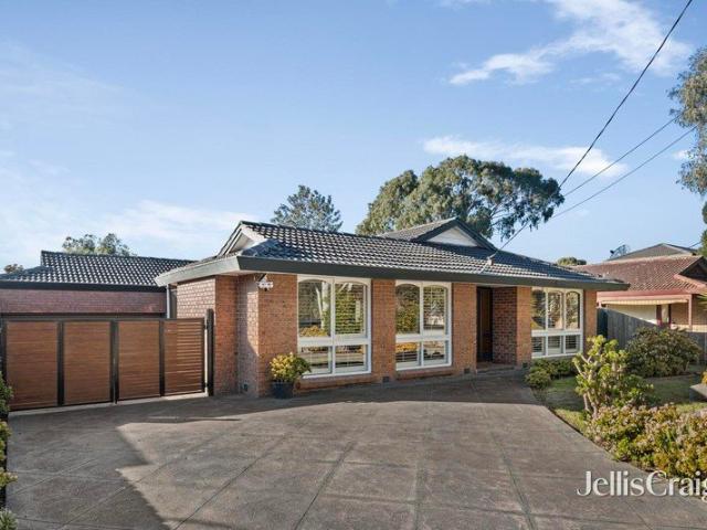 Single level living with broad family appeal in parkland pocket