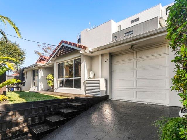 Single level Living with IndoorOutdoor Flow