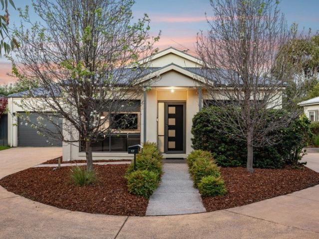 Single Level Lifestyle Living with a Double Garage