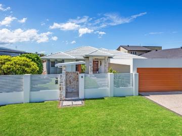 North to Water | Four Car Accommodation | Vacant Must Be Sold