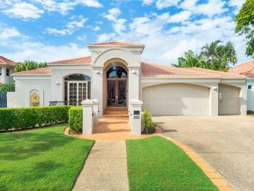 Single Level Luxury, Bridge Free Boating in Private, Secure Estate