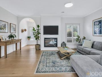 SINGLE LEVEL LUXURY
