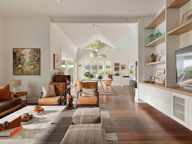 Single Level | Sophisticated Style