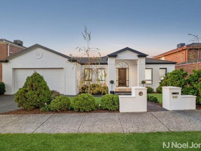 Single Level Sophistication With Family Focus
