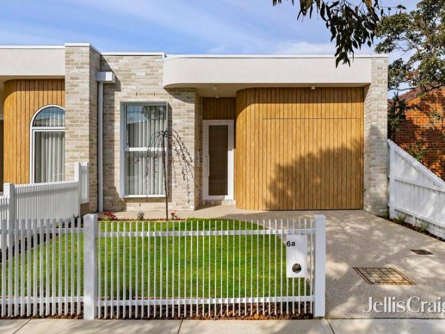 Single level sanctuary by the best of Keilor Road