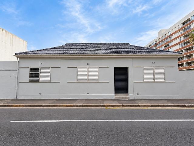 Single Level Sea Point Home with Flexible 3.5 Bedroom Layout Near the promenade