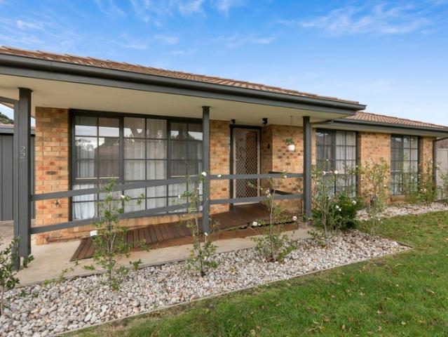 Single level sensation with expansive backyard