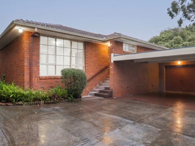 Single level serenity steps from Blackburn Lake