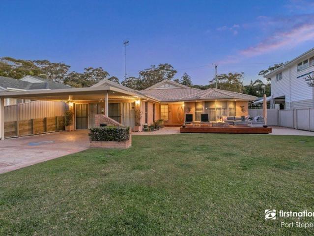 SINGLE LEVEL SPACIOUS HOME WITH ROOMS FOR ALL THE TOYS