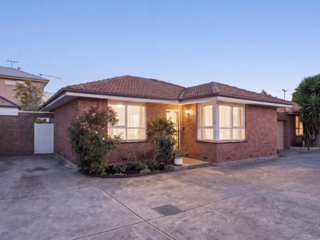 Single Level Style, Space and Serious Altona Appeal