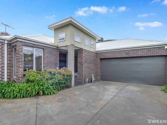 Single Level Style Walk To The Beach