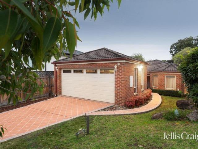 Single level parkside living, zoned to East Doncaster SC