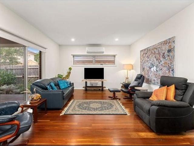 Single Level Town home in Central Locale!