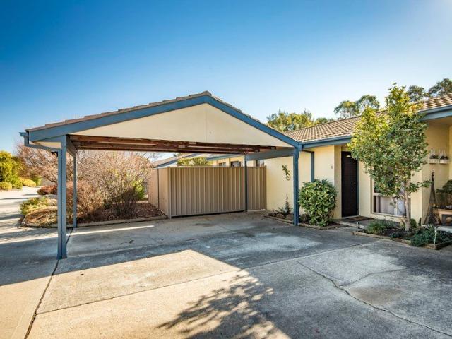 Single level townhome in prime location