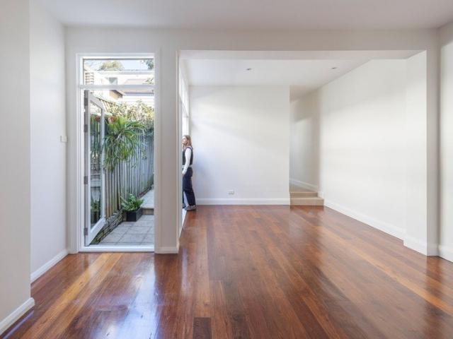 Single level terrace near Mort Bay Park and waterfront