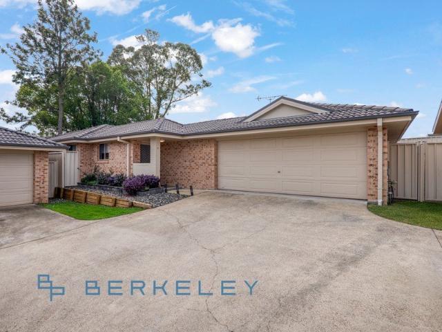 Single Level Villa, House like Feel, Double Garage + Covered Deck