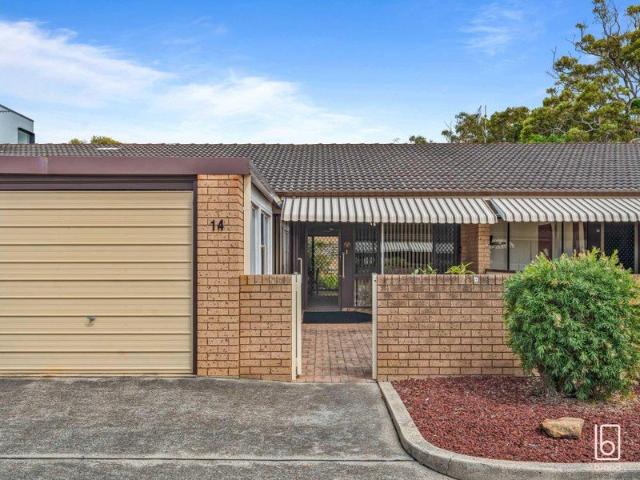 Single Level Villa in Desirable Location