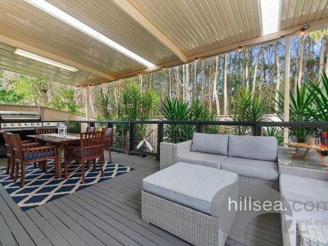 SINGLE LEVEL VILLA THE PERFECT FIRST HOME. CLOSE TO THE BEACH, CAFES, RESTAURANTS & SHOPPING