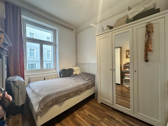 Single /Studentenhit! Charmante kleine Altbauwohnung mit einem rd. 14 m² großen Eigengarten in ruhiger Lage unmittelbar beim Grazer Augarten – teilmöbliert – Provisionsfrei!