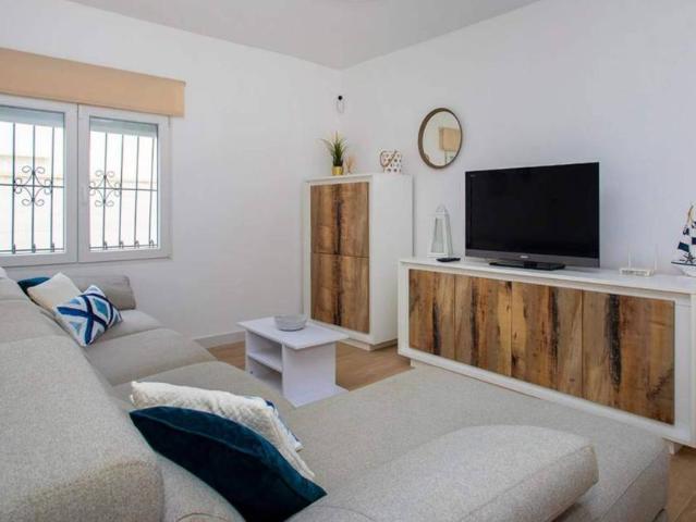 Single storey house with private pool and garden, 5 minutes walk from the beach