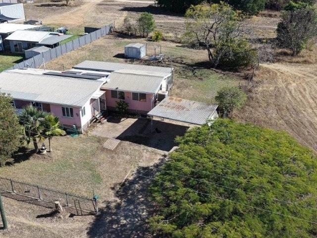 Single story, Queenslander style house with room to move