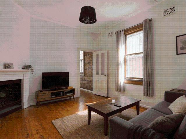 SINGLE STORY TERRACE HOUSE WITH COURTYARD IN FABULOUS LOCATION