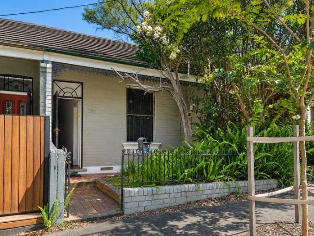 SINGLE STORY TERRACE HOUSE WITH COURTYARD IN FABULOUS LOCATION
