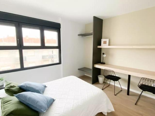 Single room with private bathroom and kitchenette, Salamanca