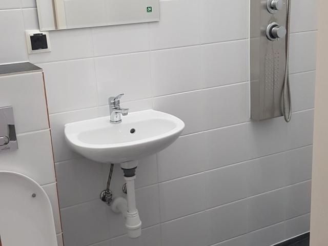 Single room with private bathroom in the apartment