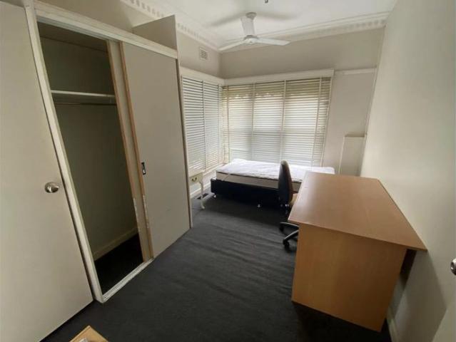 Single Room close to Deakin with ensuite Application Code 3125