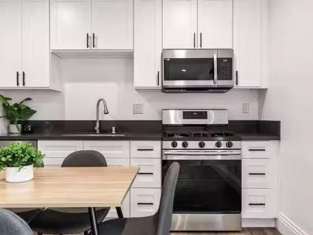 Single Room in 7 Bedroom Apartment