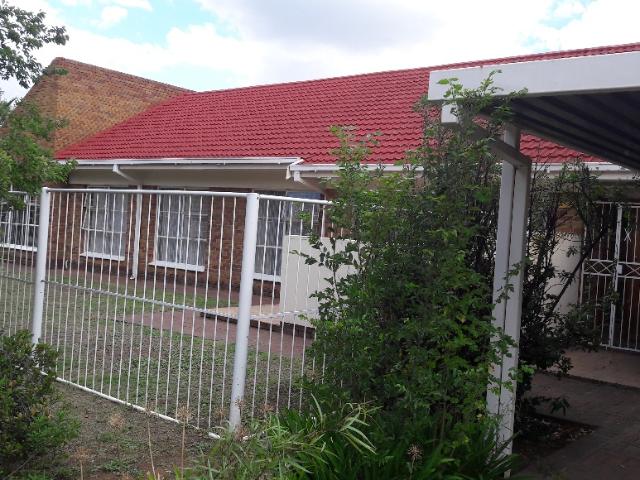 SINGLE ROOM IN STUDENT HOUSE