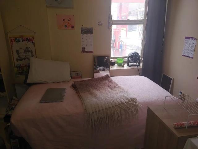 Single room kitchenette,includes cable and utilities, 1 block to LRT.1. $550
