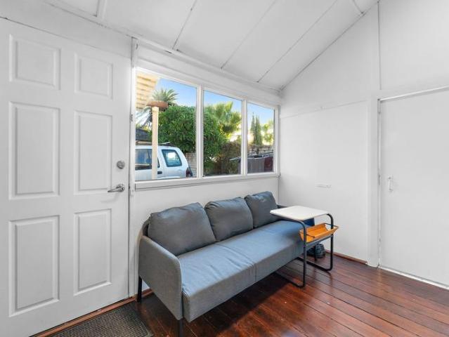 SINGLE ROOM RENTAL: Fully furnished room for rent with bills included