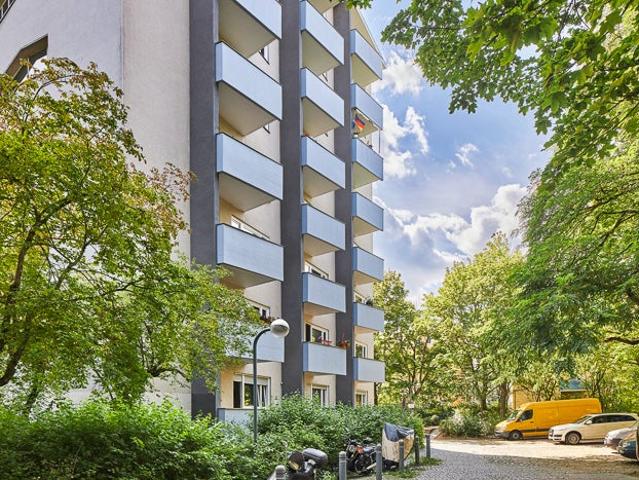Single Wohnung mit Balkon im Hochparterre! Renovierungsheld/in gesucht!