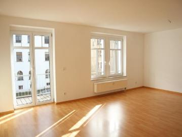 Single Wohnung mit Einbauküche und Balkon !