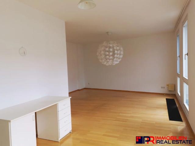 Single Wohnung mit Schlafnische und Gemeinschaftsdachterrasse direkt beim Karlsplatz!