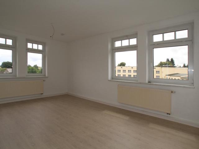 Single WE mit Laminat, Dusche und Wanne – ID 3322