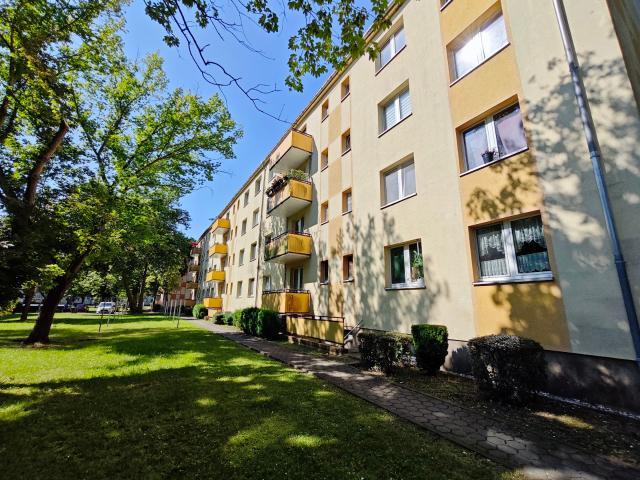 Singlehit mit Balkon: Sanierte 2‑Raum‑Wohnung in ruhiger Lage von Merseburg Süd