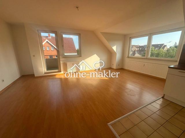 Singles & Paare aufgepasst: 2 Zimmer Dachgeschosswohnung mit offener Küche