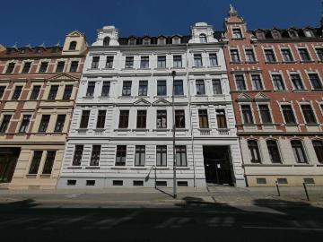 Singles, Pendler aufgepasst: Dachgeschoss Wohnung mit EBK und Balkon
