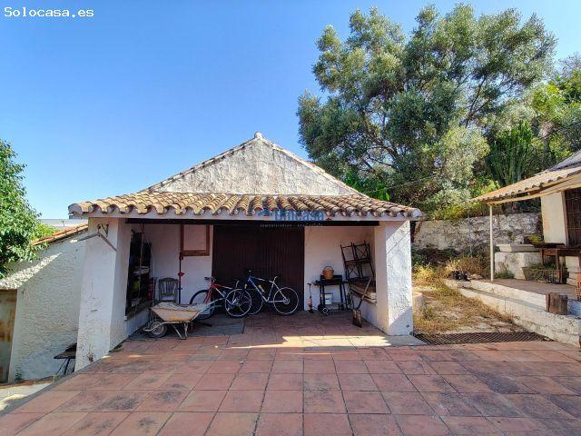 Singular vivienda centenaria, situada en la tranquila zona de La Huertecilla, en Campanillas